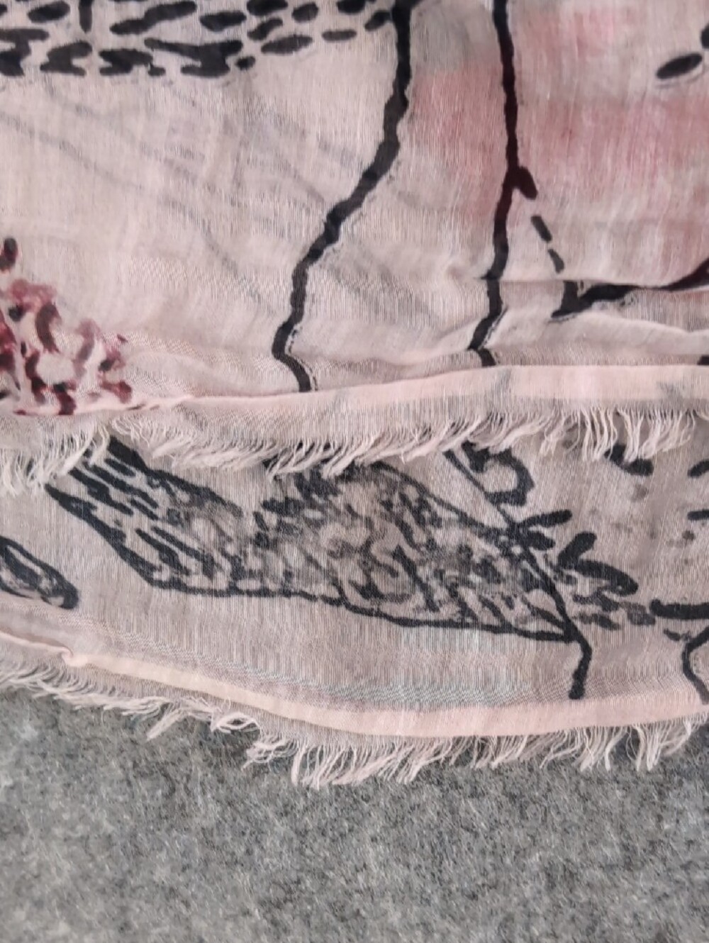 Floral Print Lightweight Scarf in Pink and Red - Picture 8 of 8